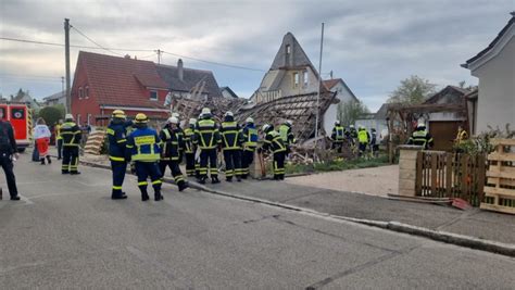 Memmingen Dach Bei Umbauarbeiten Eingest Rzt Person Tot Geborgen