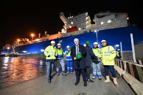 La Nave Di Rigassificazione Golar Tundra Arrivata A Piombino Ruolo