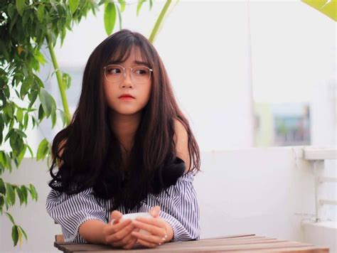 Ảnh Gái Xinh Tóc Dài Đeo Kính Bikini Che Mặt HOT Nhất MXH