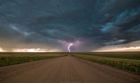 Lined up. Sterling, Colorado [OC] [2048X1220] : r/WeatherPorn