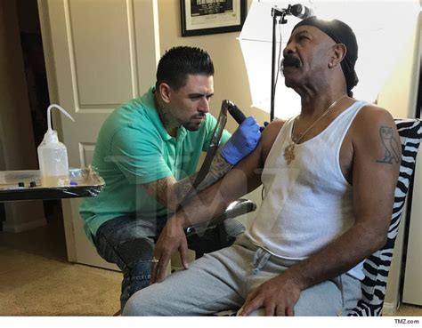 Drakes Father Dennis Graham Gets Tattoo Of Son On His Arm Hiphop N More