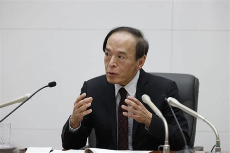 植田日銀総裁、出口までの距離明確にせず－大規模緩和を維持 Bloomberg