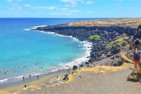 Green sand beach hike in Hawaii: Hike to Papakolea Beach on the Big ...