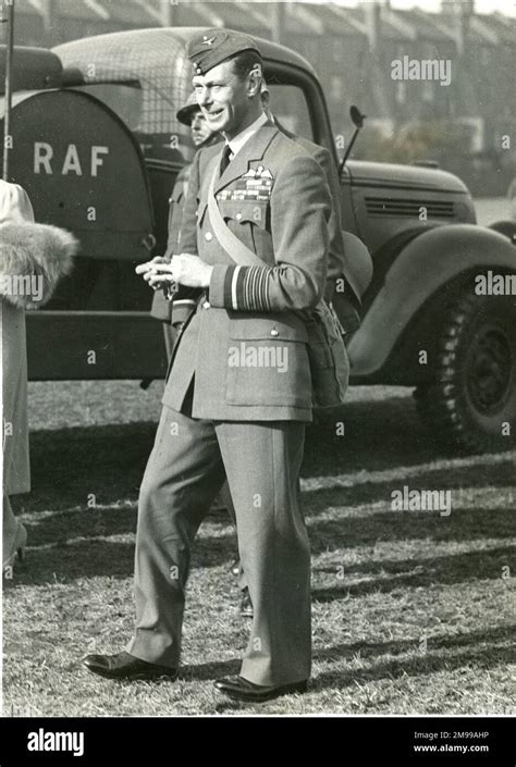 Raf Uniform Hi Res Stock Photography And Images Alamy