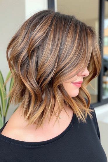 Wavy Lob Haircuts For Effortless Glamour Caramel Touched Wavy Lob