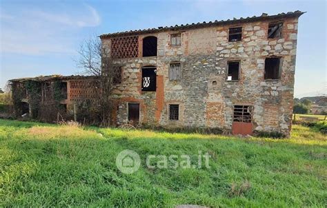 Rustici Casali Con Giardino Privato In Vendita A Capannori In Zona