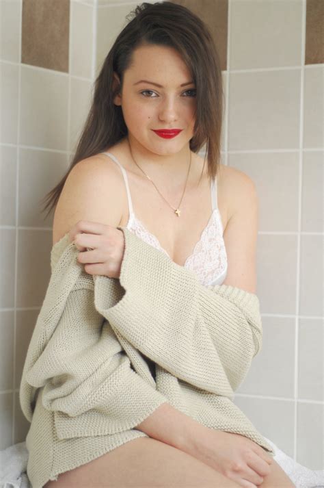 Alluring Solo Girl Brionie W Uncovers Her Nice Tits And Hairy Bush Coedcherry