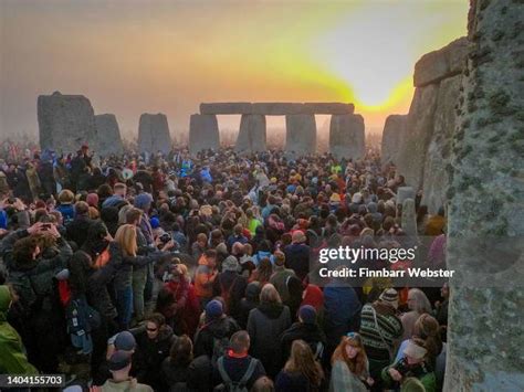 Stonehenge Summer Sunrise Photos and Premium High Res Pictures - Getty ...