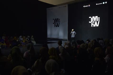 Mendag Dalam Parade 8 Jakarta Muslim Fashion Week JMFW 2024