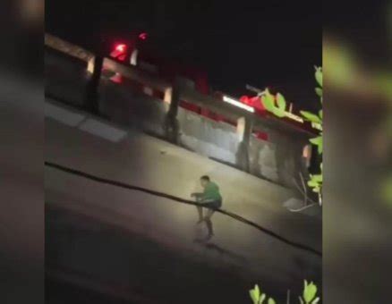 Homem Sobrevive Ao Se Segurar Em Cabos De A O Ap S Ser Jogado De Ponte