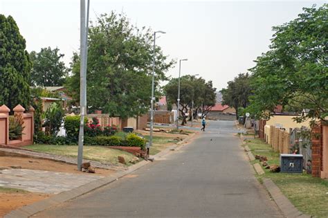 Residential Street In Soweto Stock Photo - Download Image Now - Africa ...