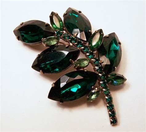 Vintage Large Emerald Green Rhinestone Leaf Pin Gold Tone Setting Mid