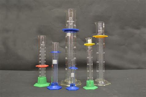 100ML GLASS GRADUATED CYLINDER W/ GREEN PLASTIC BASE - Central ...