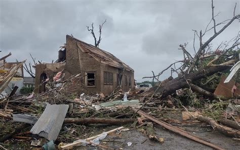 Top Sba Official Visits Tornado Tossed Greenfield To Boost Recovery Efforts Radio Iowa