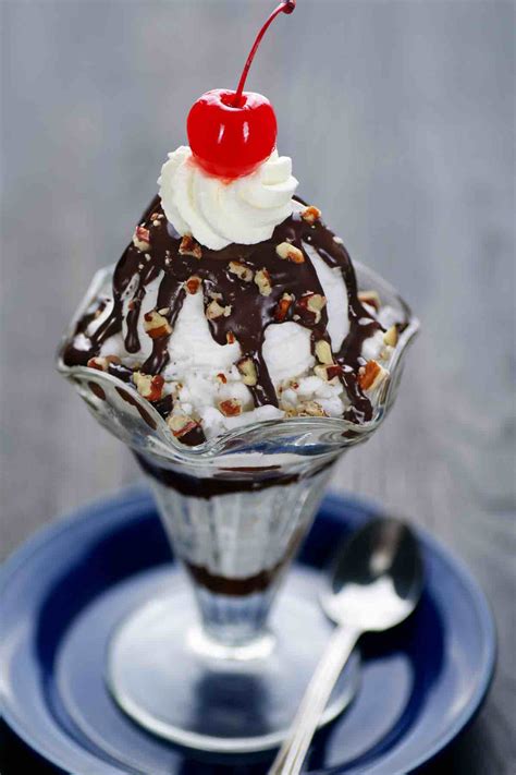 Best Ice Cream Sundaes That Everyone Will Love Izzycooking