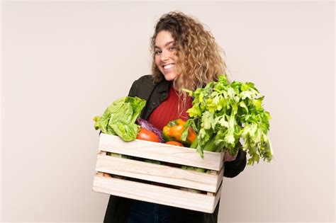 Premium Photo Farmer With Freshly Picked Vegetables In A Box On Beige