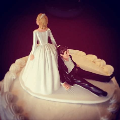 11 Bride And Groom Cake Topper Unhappy Royalty Free Images Stock