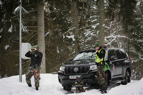 Eu Lithuania Can T Use Untrained Volunteer Border Guards