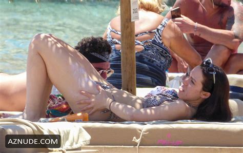 Aurora Ramazzotti Spotted Having Lesbian Fun With Friends At The Beach On Mykonos Island Greece