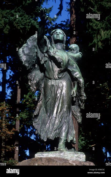 Sacajawea statue, Washington Park, Portland, Oregon Stock Photo - Alamy