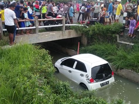 Mobil Disopiri Siswi Kecelakaan Masuk Sungai Di Kulon Progo Tagar