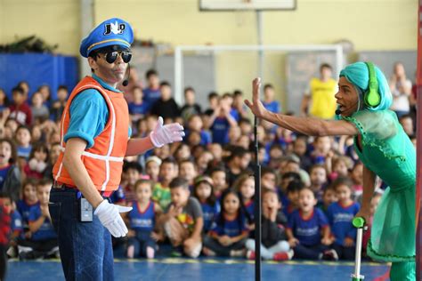 Alunos De Tr S Escolas Municipais Participam De Pe A Teatral Sobre