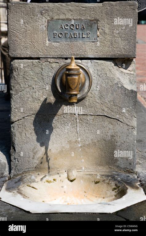 Italy, Tuscany, Siena, Piazza del Campo, Fountain Stock Photo - Alamy