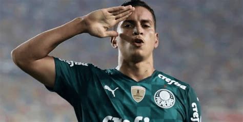 Zagueiro emprestado pelo Palmeiras é preso após acidente de trânsito