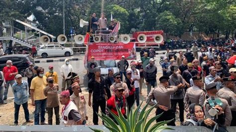 Geruduk KPK Seruan Massa Pendemo Copot Firli Bahuri Sekarang Juga