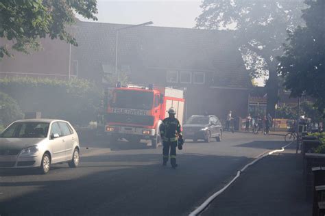 Schwarze Rauchwolken Ber Luthe Feuerwehr Gro Einsatz An Brennendem