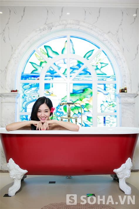 Đằng sau những bức ảnh nude của hot girl Hà Min