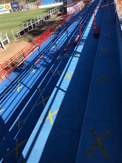 Lugares marcados e sinalizações estádio em Betim se prepara para volta