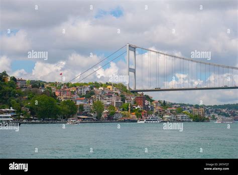 El puente Fatih Sultan Mehmet también conocido como Segundo Puente del