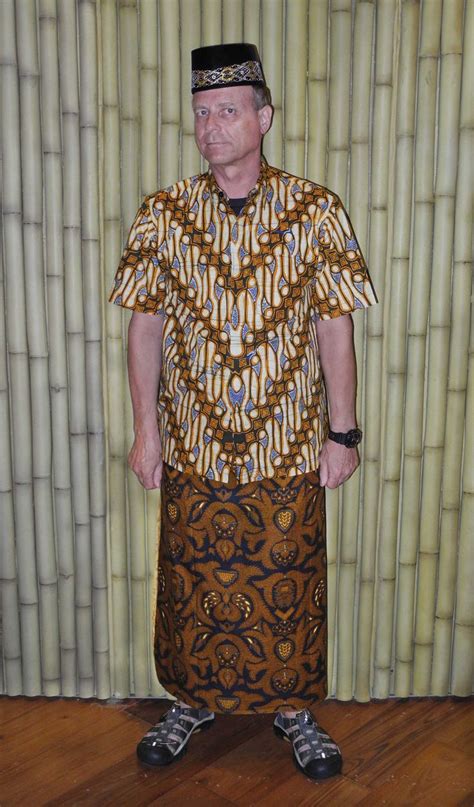 Traditional Indonesian Attire For Men Man Skirt Kilt Indonesian