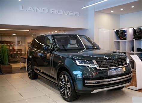 Giá xe ô tô Land Rover tháng 4 2023 Dao động từ 3 23 8 tỷ đồng