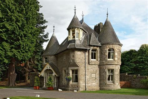 Atholl Palace gatehouse Sims House Design, Bungalow House Design, Turret House, Fairytale House ...