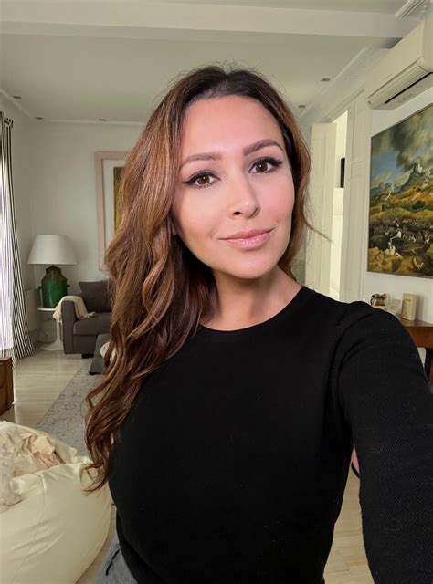 Am I Hot F R AmIHotSFW