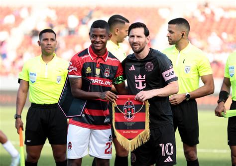 Mascherano & Messi React to Ronaldo’s Shocking Statements! - The Daily