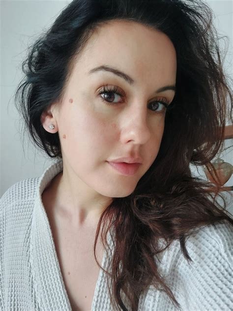 Ever Wondered What A Year Old Milf Looks Like First Thing In The Morning R Cougars And