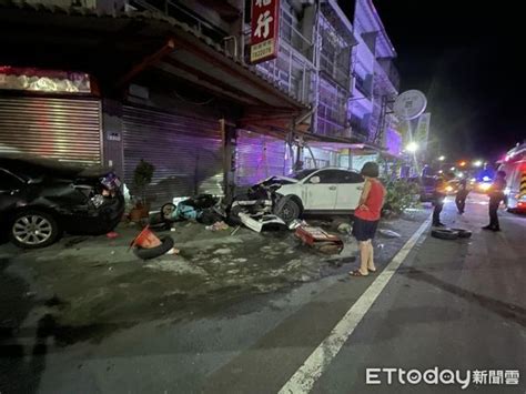 雲林「街道猴子」半夜漂移衝民宅 連撞5車鐵門也毀 駕駛竟落跑 Ettoday社會新聞 Ettoday新聞雲