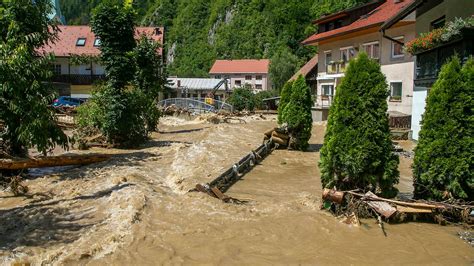 Mehrere Erdrutsche In Sterreich Nach Dammbruch Slowenien F Rchtet