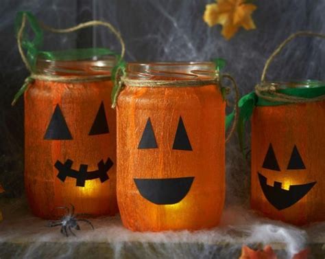 Activite Halloween Avec Des Pots En Verre Customis S De Papier Crepon