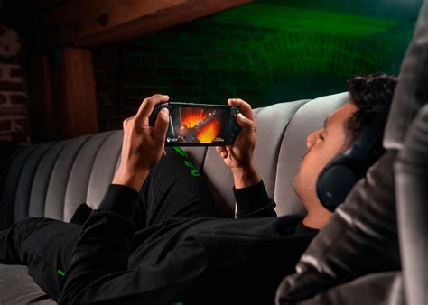 Razer Introduces Kishi V Pro And Kishi V Xbox Edition Mobile Controllers