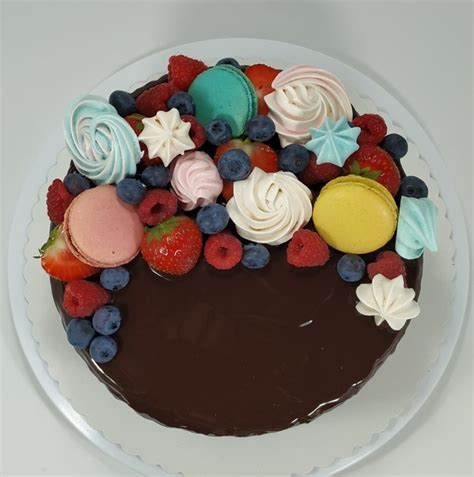 Bezlakt Zov Vanilkov Semi Naked Dort S Makronkami Pusinkami A Erstv M Ovocem