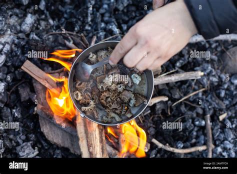 Woman Cooking Over Fire Hi Res Stock Photography And Images Alamy