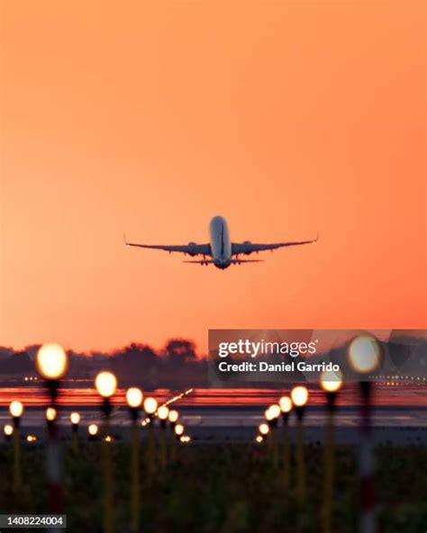 5,747 Vertical Takeoff Aircraft Stock Photos, High-Res Pictures, and ...