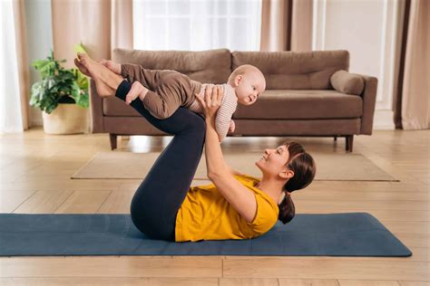 Side Plank Hip Lifts To Activate Your Obliques And Boost Your Core