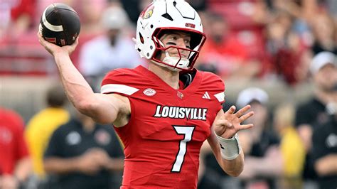 Louisville vs Bowling Green predictions, picks, odds: College football