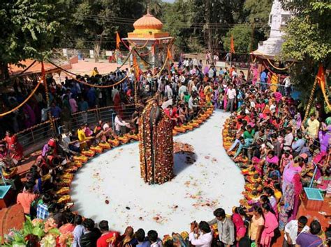 List Of Uttar Pradesh Festivals When You Can Experience It