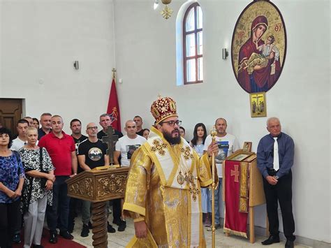 Hristos put istina i život Boris sa sveštenstvom služio liturgije u